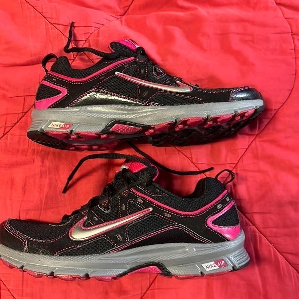 WOMENS Nike Sz 9 Alvorrd 9 Athletic Shoes
